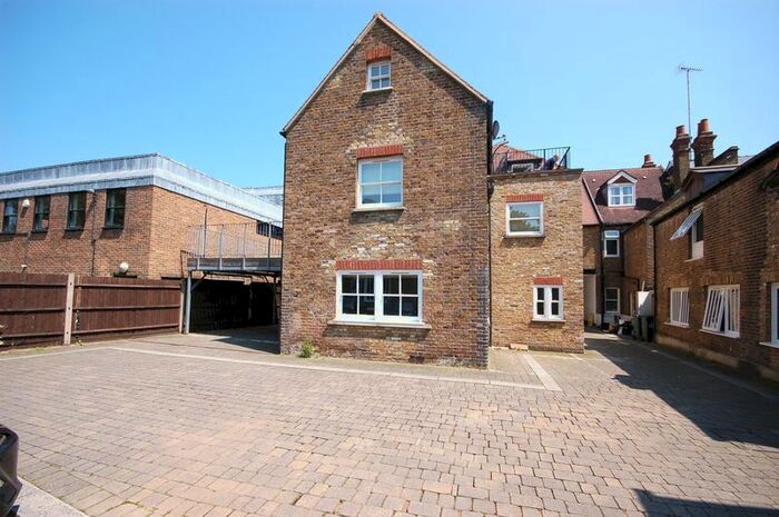1 Bedroom Flat To Rent In Church Street, Rickmansworth, WD3
