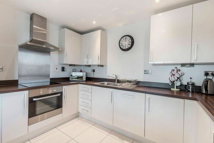 2 Bedroom Flat To Rent In Carlton Vale, Maida Vale, London, NW6