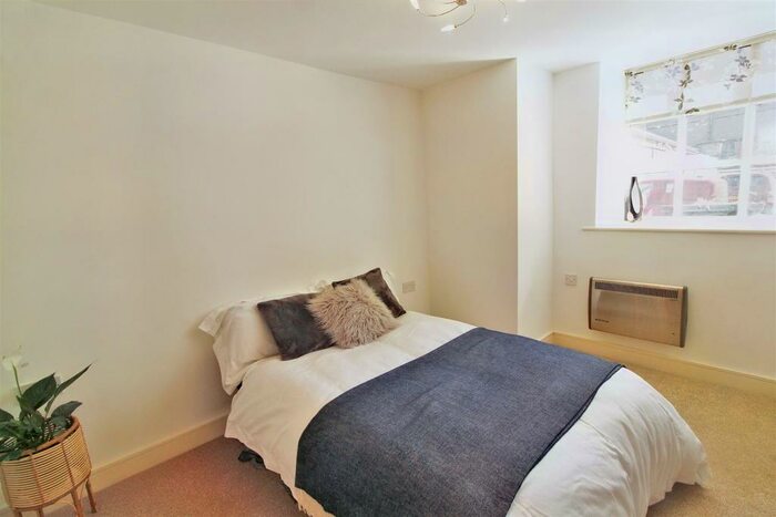 2 Bedroom Apartment For Sale In The Park, Kirkburton, Huddersfield, HD8