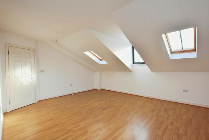 2 Bedroom Flat To Rent In Elmers End Road, Beckenham, BR3