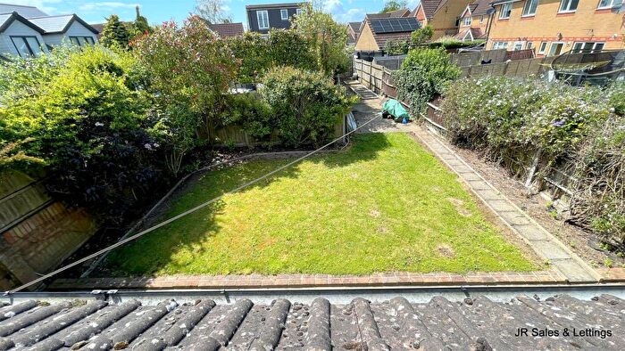 2 Bedroom Detached Bungalow For Sale In Hammondstreet Road, West Cheshunt, EN7
