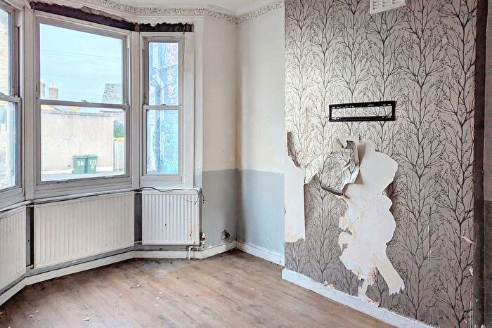 3 Bedroom Terraced House For Sale In Parish Lane, London, SE20