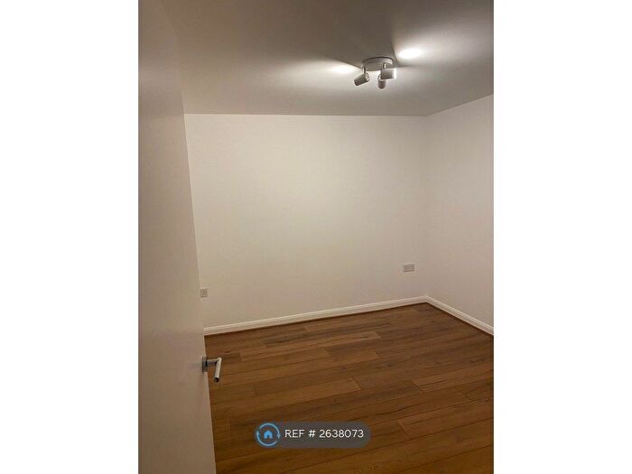 2 Bedroom Flat To Rent In High Road, Benfleet, SS7