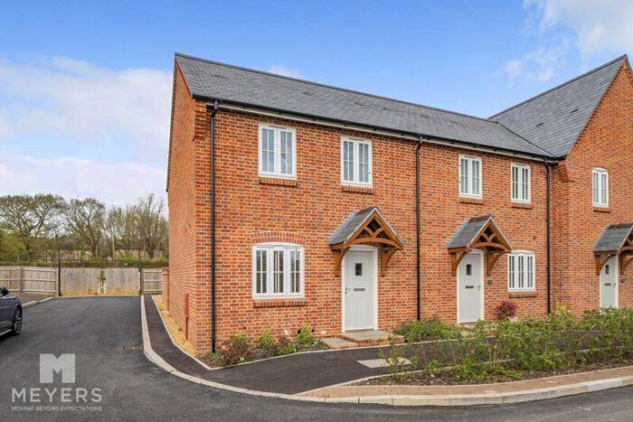 3 Bedroom End Of Terrace House For Sale In Farrs Avenue, Wimborne, BH21