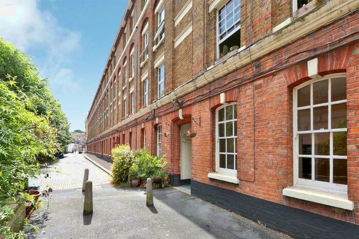 2 Bedroom Flat To Rent In Gibson Gardens, Stoke Newington, N16