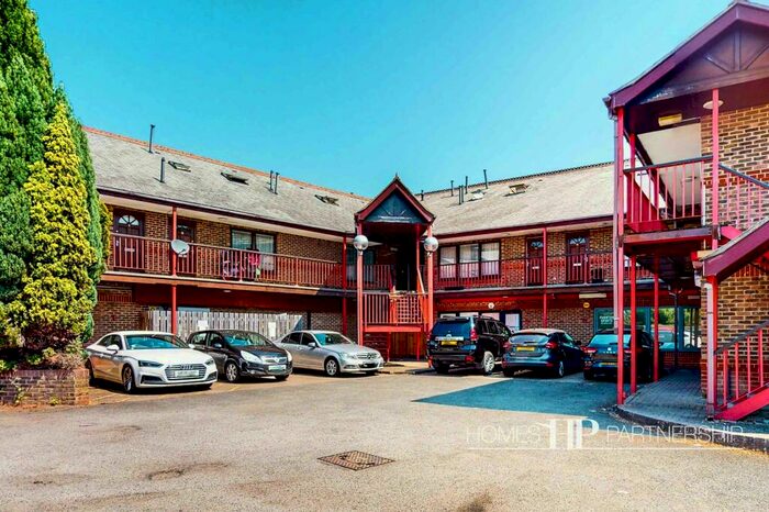 Apartment To Rent In Three Bridges Road, Crawley, RH10