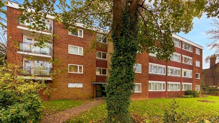 3 Bedroom Flat To Rent In Belmont Hill, St.Albans, AL1