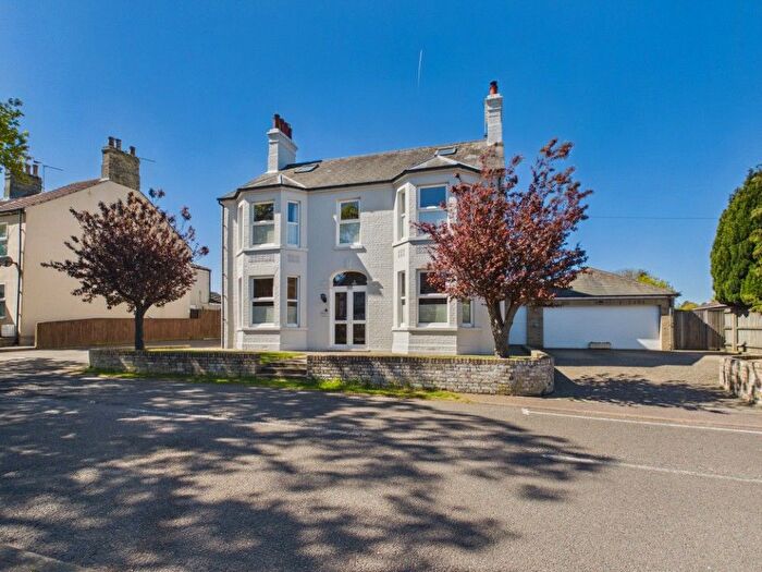 4 Bedroom Detached House For Sale In Oulton Road North, Lowestoft, Suffolk, NR32