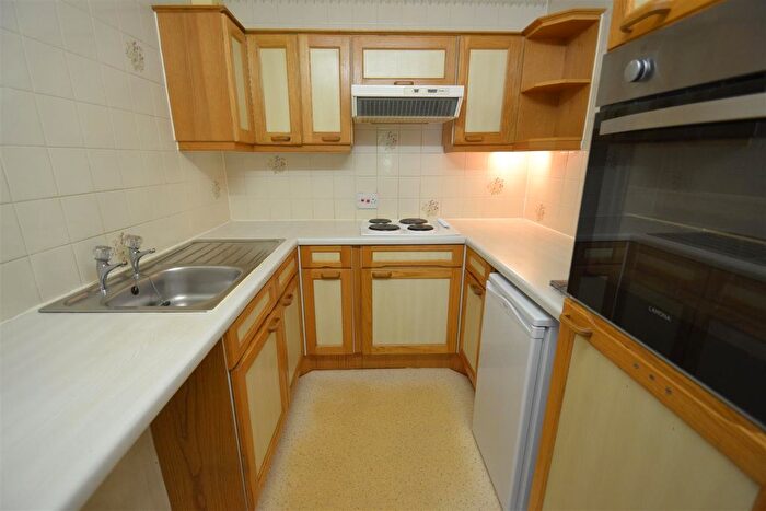 1 Bedroom Flat To Rent In Rosemary Lane, Horley, RH6