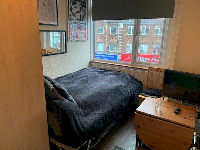Studio To Rent In Ballards Lane, London, N3