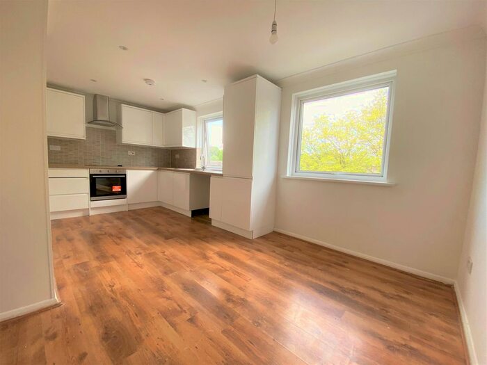 2 Bedroom Flat To Rent In Southmead, Chippenham, SN14