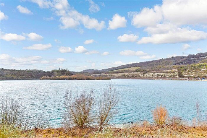 2 Bedroom Flat For Sale In Limeburners Drive, Halling, Kent, ME2