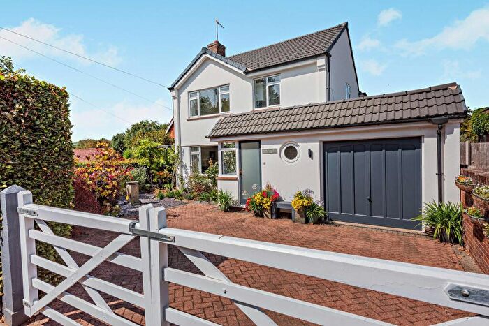 4 Bedroom Detached House For Sale In Stonards Brow, Shamley Green, Guildford, Surrey, GU5
