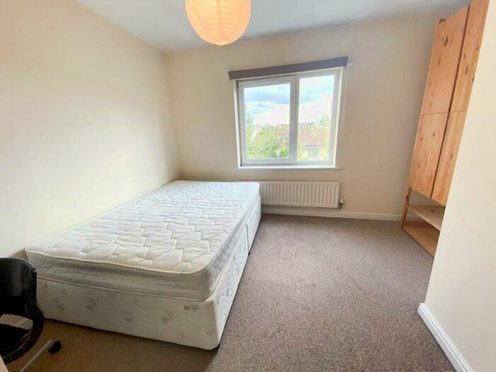 4 Bedroom House To Rent In Lauderdale Crescent, Grove Village, Manchester, M13