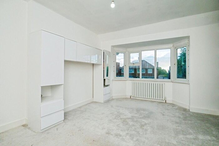 4 Bedroom Semi-Detached House For Sale In All Saints Avenue, Margate, CT9 - Photo 12
