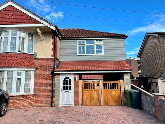 2 Bedroom Apartment To Rent In Chatsworth Avenue, Cosham, PO6