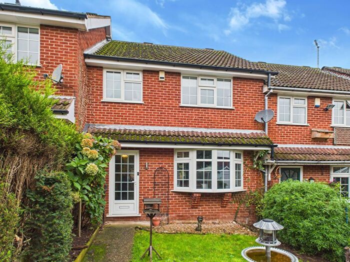 3 Bedroom Town House For Sale In Smithy View, Calverton, Nottingham, NG14