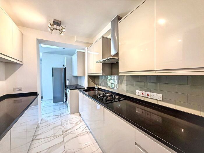 4 Bedroom Detached House To Rent In Hazelwood Avenue, Morden, Merton, SM4