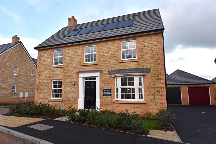4 Bedroom Detached House For Sale In Common Mead Lane, Gillingham, SP8