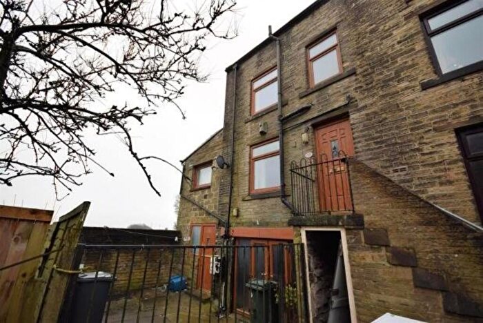 3 Bedroom End Of Terrace House To Rent In Morpeth Street, Queensbury, BD13