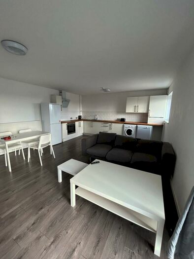 4 Bedroom Flat To Rent In Windsor House, Durning Road, L7