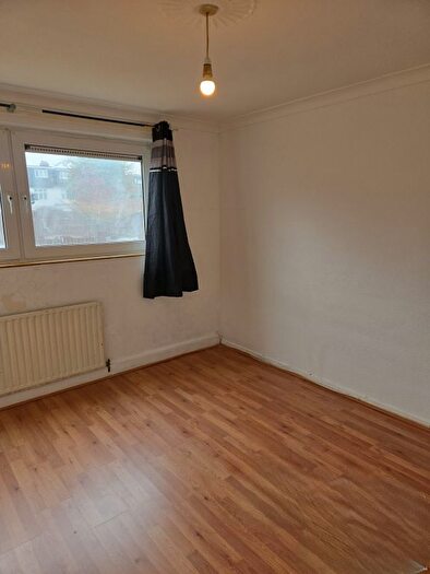 3 Bedroom Flat To Rent In Ilford, Essex, IG6