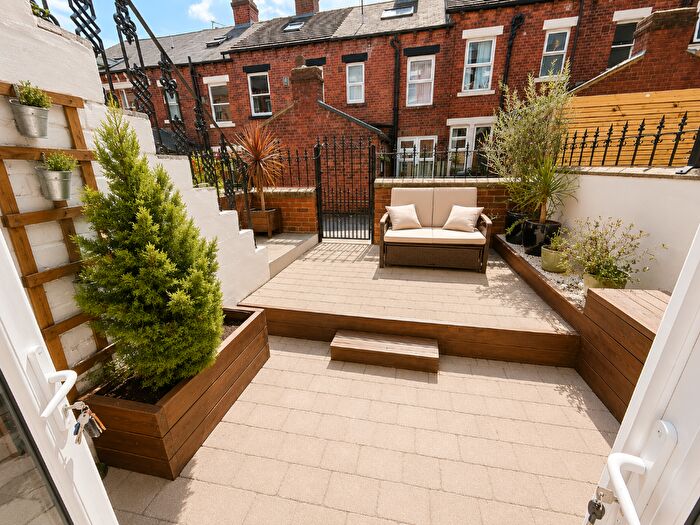1 Bedroom Flat For Sale In Zermatt Terrace, Leeds, West Yorkshire, LS7