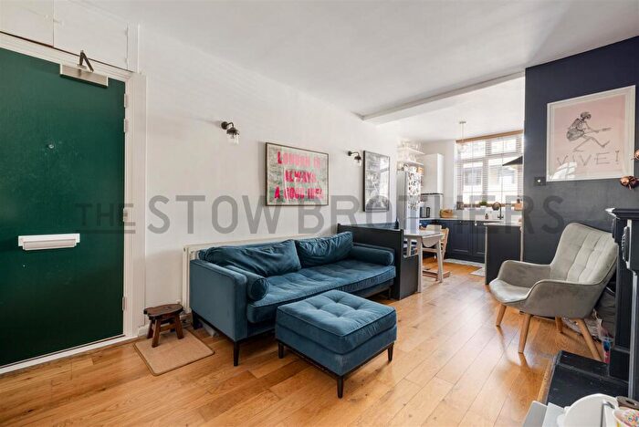 2 Bedroom Flat To Rent In Cartwright Street, Whitechapel, E1
