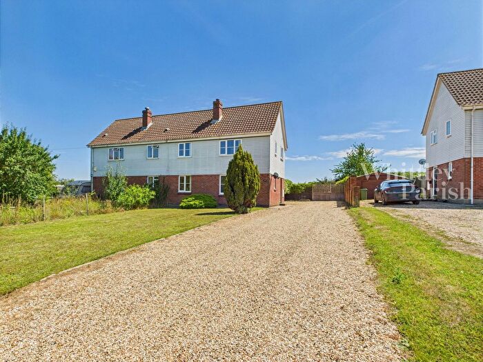 3 Bedroom Semi-Detached House For Sale In The Street, Fersfield, IP22