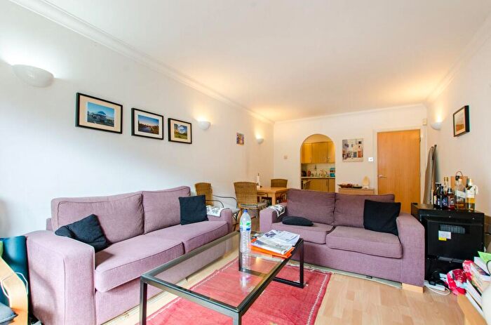 2 Bedroom Flat To Rent In Bacon Street, Shoreditch, London, E2