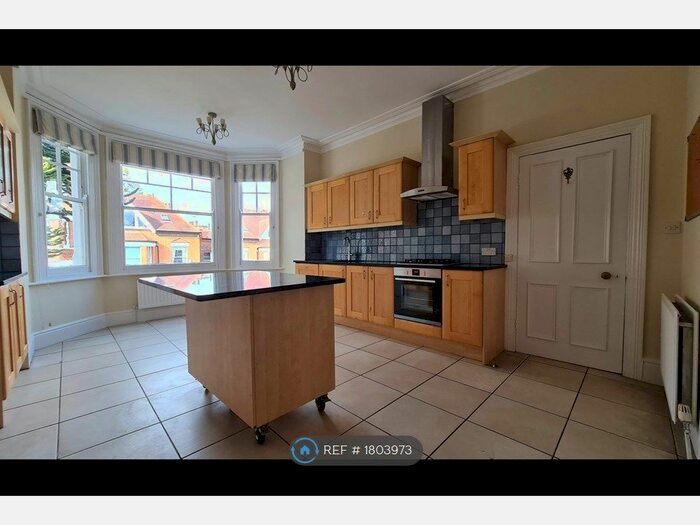 4 Bedroom Flat To Rent In Southwood Avenue, London, N6