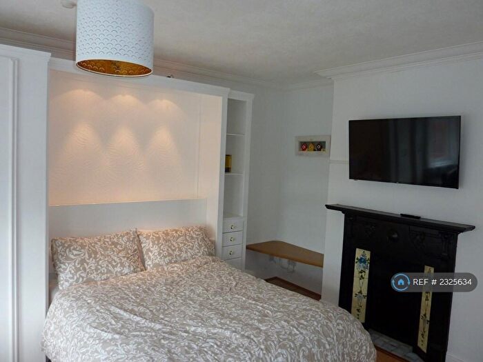 1 Bedroom Flat To Rent In West Road, Bournemouth, BH5