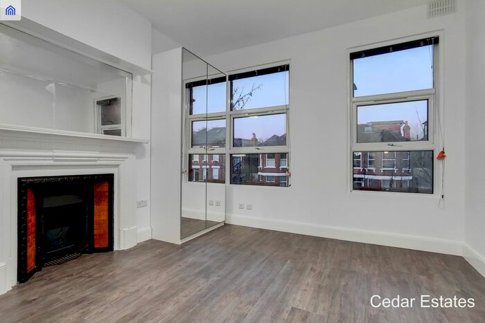 Studio To Rent In Fordwych Road, London, NW2