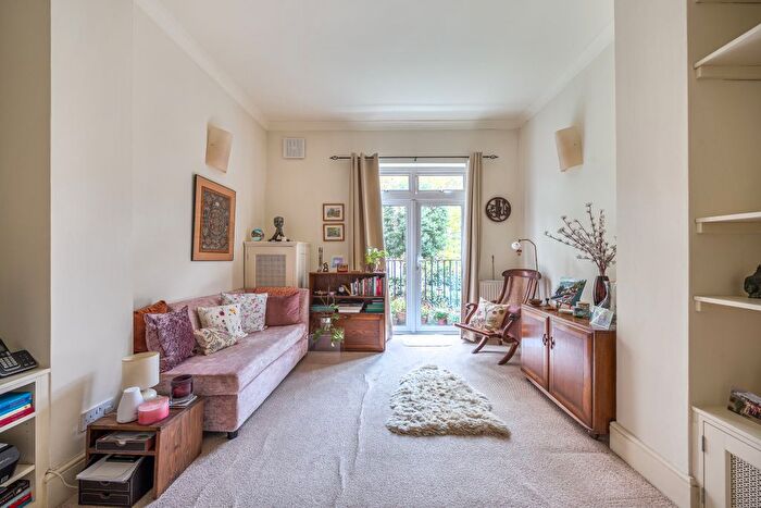 2 Bedroom Flat For Sale In Oakley Road, London, N1