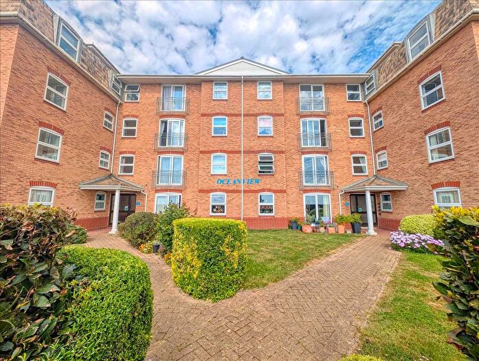 2 Bedroom Flat For Sale In Ocean View, Princes Esplanade, Walton On The Naze, CO14