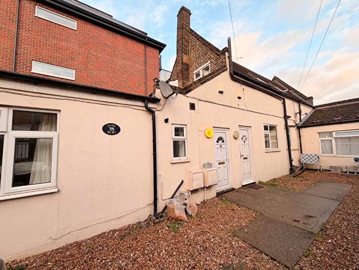 2 Bedroom Flat To Rent In Dairy Mews, Chadwell Heath, London, RM6