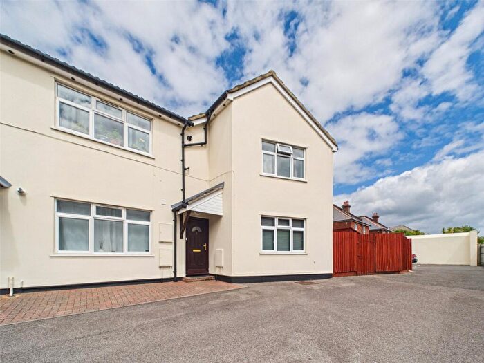 2 Bedroom Maisonette For Sale In Clarence Park Road, Bournemouth, Dorset, BH7