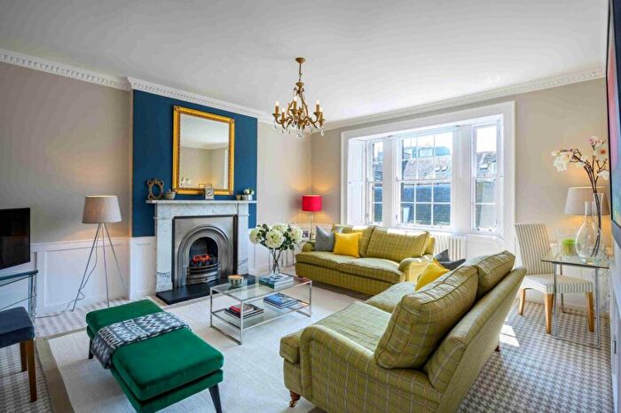 3 Bedroom Flat To Rent In Queen Street, New Town, Edinburgh, EH2