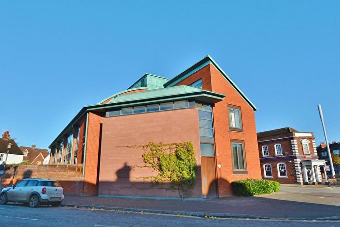 1 Bedroom Apartment To Rent In Baring Road, Beaconsfield, HP9