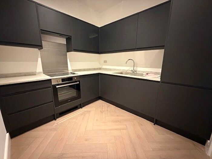 3 Bedroom Flat To Rent In Croydon, CR0