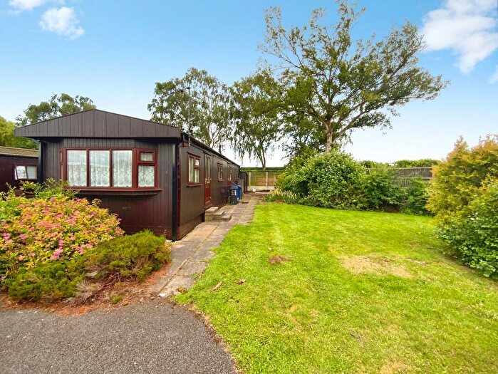 2 Bedroom Park Home For Sale In The Elms, Torksey, Lincoln, LN1