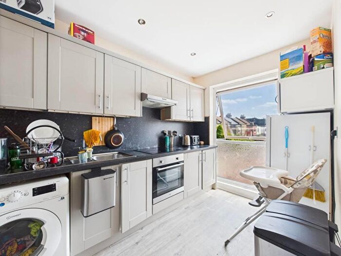 2 Bedroom Flat To Rent In Avenue Road, London, N15