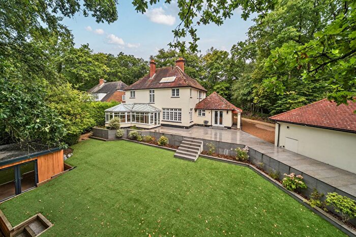 4 Bedroom Detached House For Sale In Reading Road North, Fleet, GU51
