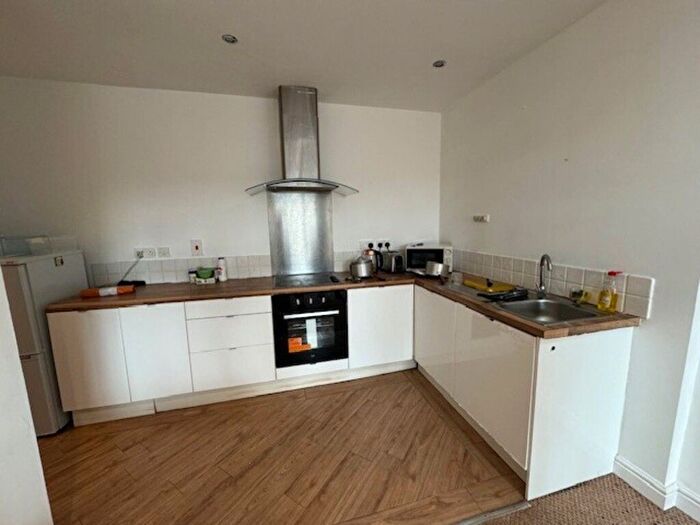3 Bedroom Flat To Rent In Back Aire Street, Brighouse, HD6