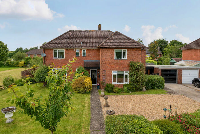 4 Bedroom Detached House For Sale In Edinburgh Road, Calne, SN11