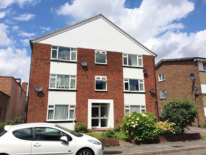 2 Bedroom Flat To Rent In Idmiston Road, Worcester Park, KT4