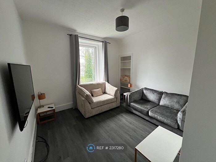 2 Bedroom Flat To Rent In Chestnut Row, Aberdeen, AB25