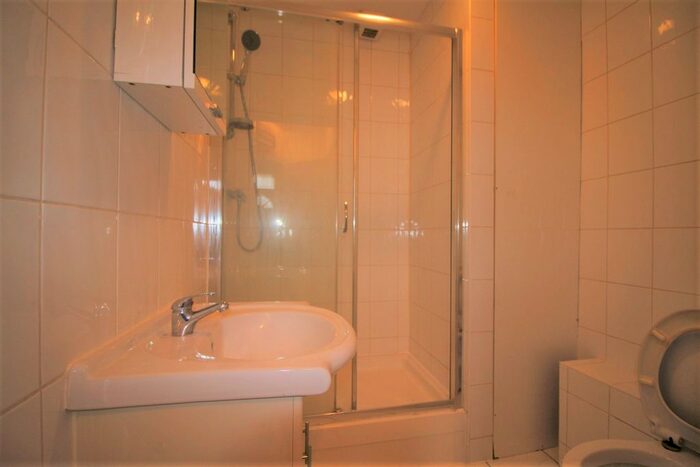 1 Bedroom Flat For Sale In High Street, Edgware, HA8