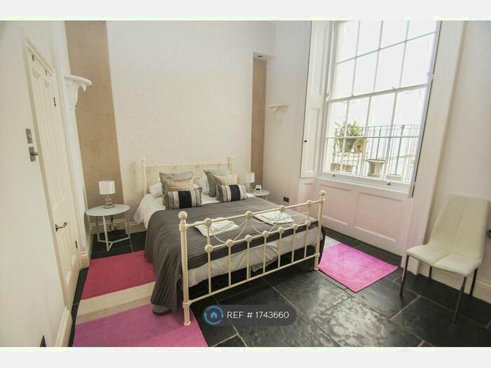 1 Bedroom Flat To Rent In Sussex Square, Brighton, BN2