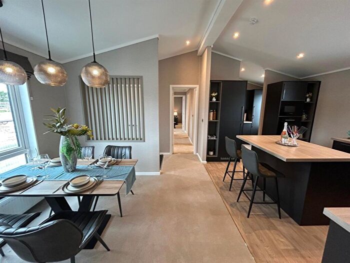 2 Bedroom Mobile Home For Sale In Sandy Bay, Canvey Island, SS8